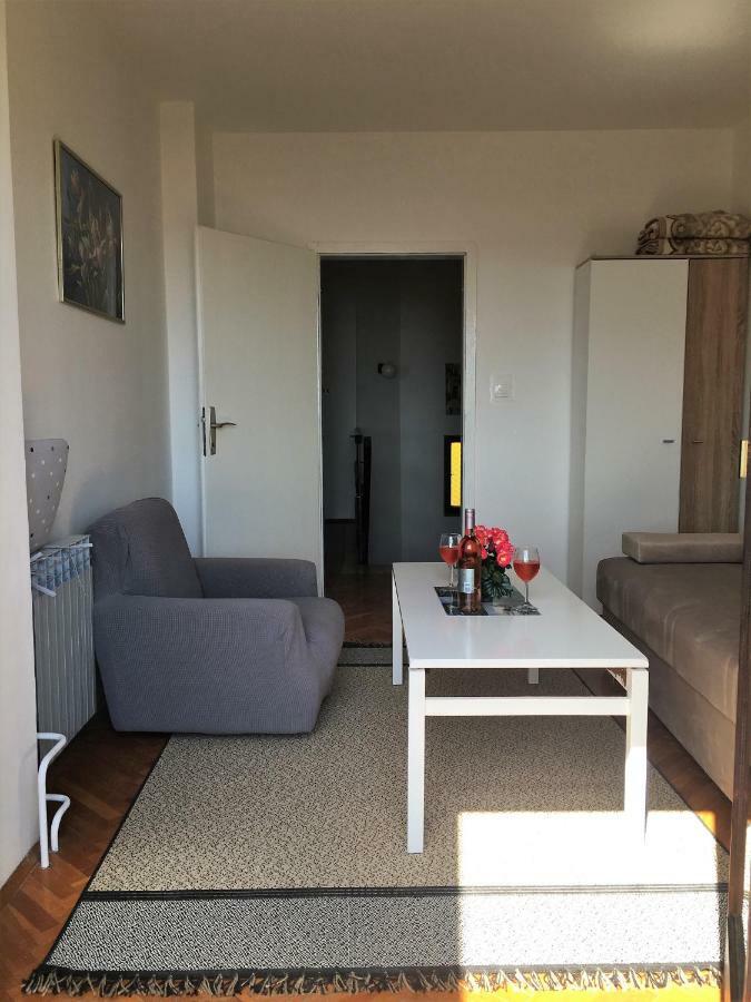Apartments Ferguson Ядраново Екстериор снимка